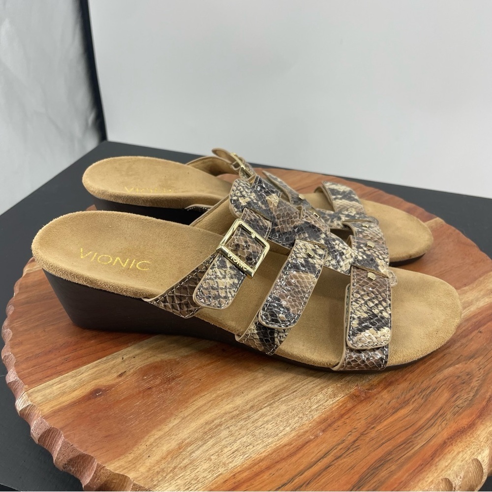 Vionic Radia‎ snakeprint sandals sz 9 wedge